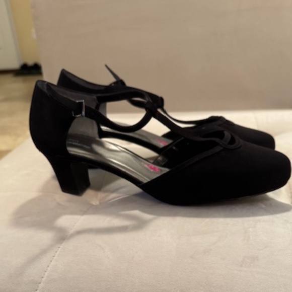NWOT T-Strap Pumps - Picture 1 of 4